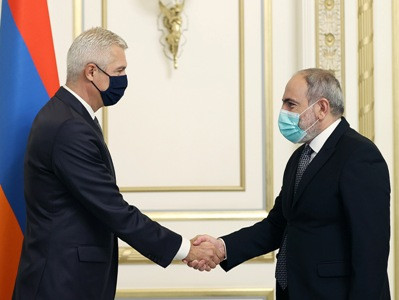 Armenia PM, Slovakia FM discuss Karabakh peace process
