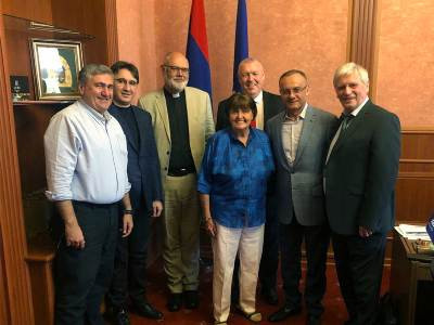 Members of opposition "Armenia" parliamentary faction meet with delegation led by Baroness Caroline Cox