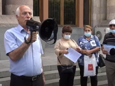 Those displaced in Artsakh stage protest outside Armenia government