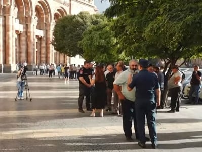 Fallen soldiers’ families protesting at Republic Square in Yerevan