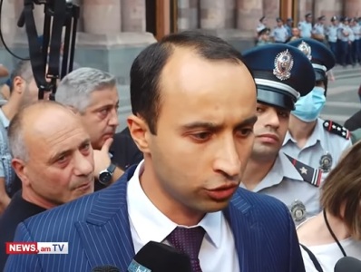 Assistant to Armenia PM: There is no Turkish equipment at Republic Square