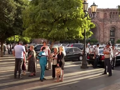 Relatives of deceased servicemen protesting in front of Armenia government building