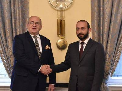 Armenia FM meets with Polish counterpart