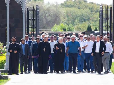 His Holiness Karekin II receives Samvel Karapetyan and participants of Armenian Business Forum 2021