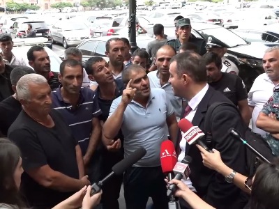 Մենք գնացել, խնդրել ենք Ծառուկյանին, որ գործարանը բացի, բայց չի բացում, խաղող չի մթերում. Վահան Քերոբյան