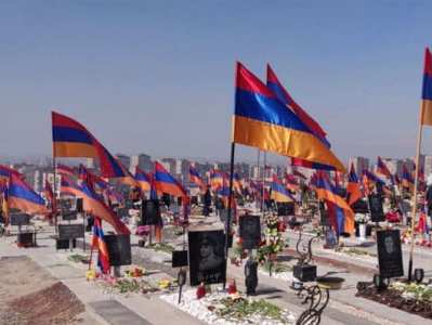 Armenia senior officials separately visit Yerevan military pantheon