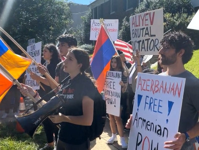 Washington Armenians stage protest outside Azerbaijan embassy