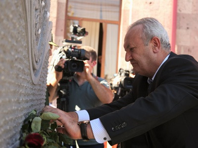 Armenia official attends unveiling of cross-stone commemorating 44-day Artsakh war victims, visits military pantheon