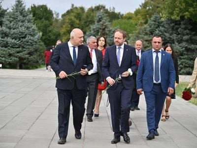 Czech Rep. FM visits Armenian Genocide Memorial in Yerevan (PHOTOS)