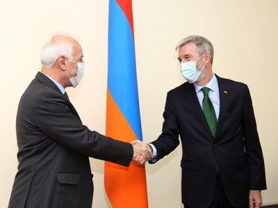 Armenia high-tech industry minister receives Sweden Ambassador