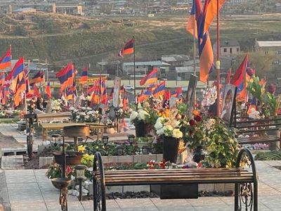 Ֆրանսիայի դեսպանն այցելել է Եռաբլուր