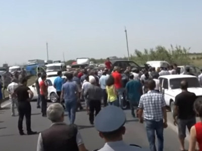 «80 տոննա խաղող ունեմ, որի կեսն եմ մթերել, մնացածն էլ անորոշ է». խաղողագործները կրկին ճանապարհ են փակել