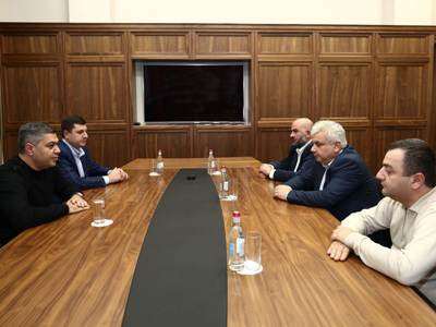Արթուր Վանեցյանն ու Տիգրան Աբրահամյանը ԱՀ ԱԺ խմբակցությունների ղեկավարների հետ քննարկել են Արցախի անվտանգության հարցեր