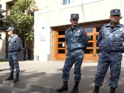 «Առողջներին բժիշկ պետք չի, հիվանդներին է պետք. սա ասում է Հիսուս Քրիստոսը». Բողոքի ակցիա՝ պարտադիր պատվաստումների դեմ