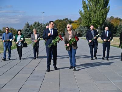 Ukraine ombudswoman pays tribute at Armenian Genocide Memorial in Yerevan