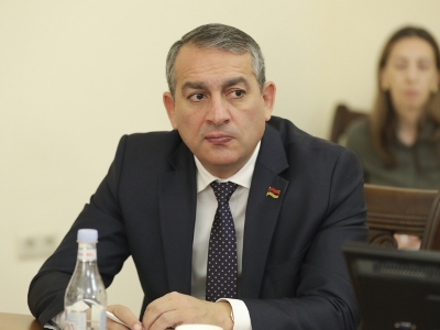 Աննա Գրիգորյանի հարցերն էլ ոնց որ գիշերային վիկտորինայի հարցեր լինեն. Արմեն Խաչատրյան