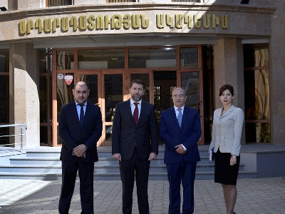 Armenia justice minister visits Academy of Justice, discusses judge candidates' selection and training