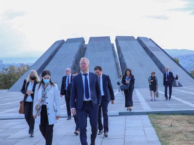Council of Europe delegates visit Armenian Genocide Memorial Complex