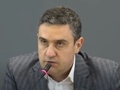 Հերոսի կոչում են տվել մարդկանց, որոնք բացի հանձնելուց որեւէ այլ բան չեն արել. Արթուր Ղազինյան