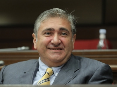 Հո, երրորդ դասարանի թվաբանության խնդիր չէ՞ էս անտերը. Արթուր Խաչատրյանը հեգնեց Վահան Քերոբյանին