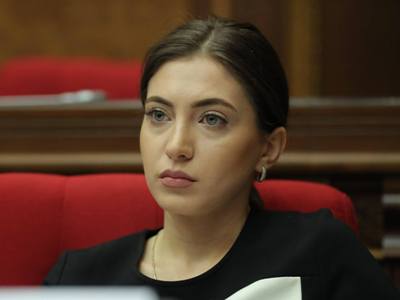 Դուք ի՞նչ բանակցող՝ դուք թշնամու հետ օպերատիվ կապով շփվող եք. Կոշիկ լիզող եք. Աննա Մկրտչյանը՝ իշխանություններին