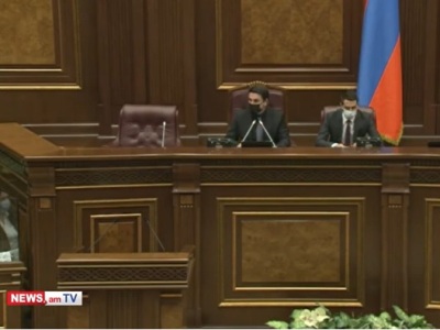 «Մարդ բռնի նորից հրաժարական…». Ալեն Սիմոնյանը մոռացել էր անջատել խոսափողը