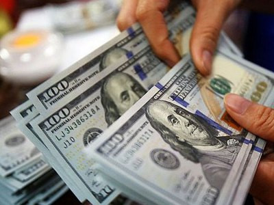 Ինչպիսին կլինի դոլարի փոխարժեքը Ամանորի նախաշեմին, եւ ում է հետաքրքրում «ուժեղ» արտարժույթը