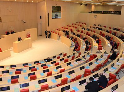 Оппозиция Грузии заблокировала работу парламента до освобождения Саакашвили