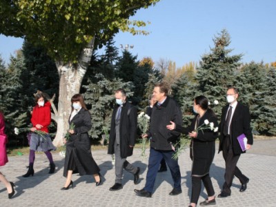 PACE co-rapporteurs on Armenia visit Armenian Genocide Memorial in Yerevan