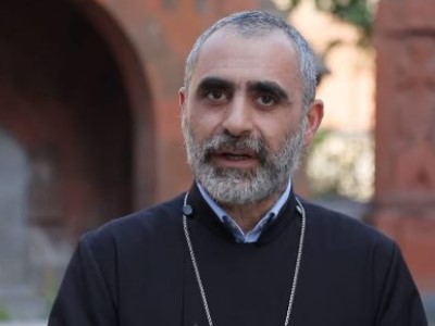 Մայր Աթոռը մնում է իր դիրքորոշմանը․ Տեր Եսայի քահանա Արթենյանը՝ հունվարի 5-ը եւ 7-ը աշխատանքային օր դարձնելու մասին