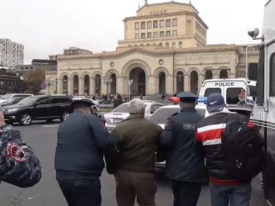 Կառավարության շենքի մոտից 16 քաղաքացի է բերման ենթարկվել. ոստիկանություն