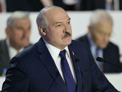 Lukashenko says migrants on border don't want to go back to their countries