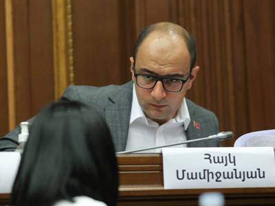 Armenia opposition MPs leave legislature sessions’ hall