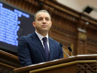 ՀՀ իշխանությունը որոշել է «շռայլ» գտնվել եւ աշխատող բնակչությանը վերադարձնել Ամանորի հանգստյան օրերից մեկը