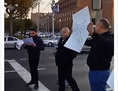 In Yerevan, citizens block main streets to draw attention to the situation at the border