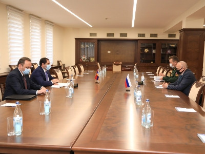 Armenia MOD receives Russia Ambassador and embassy's Defense Attaché