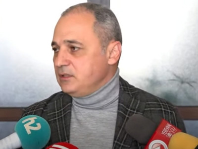 Դատարանը վերածել են արդեն մեծ տոնավաճառի. Երեւի խնամիների համբավը մեկը մյուսին հանգիստ չի տալիս. Վահե Հակոբյան