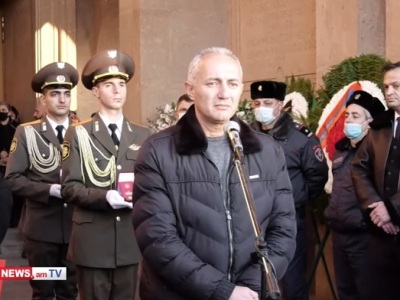 Գոնե փոխգնդապետ Հայրապետյանը ողջ է եւ մեր հարցերին կպատասխանի. հրետանավոր Արթուրի հայր