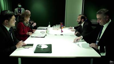 Armenia FM meets with OSCE Representative on Freedom of the Media