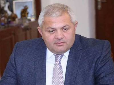 Զիջելու միակ տարբերակը ինձ զնդանում փակելն է, ես զիջելու բան չունեմ. էս քաղաքը աճուրդի, զիջելու առարկա չի. Մ. Ասլանյան