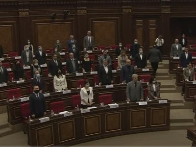 Armenia parliament session kicks off with minute of silence