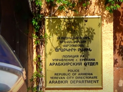 36-ամյա տղամարդը դանակի հարվածներ էր ստացել եւ այդպես վիրավոր կարողացել էր հասնել տուն. Մայրը զանգել է ոստիկանություն
