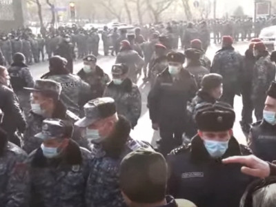 Yerevan law enforcement manages to reopen Marshal Baghramyan Avenue