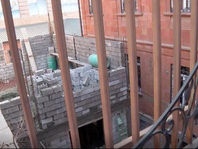 Քաղաքապետարանը կոչ է անում անհապաղ դադարեցնել Այգեստան 12-րդ փողոցում ապօրինի շինարարությունը.Հեղինակը նախկին նախարար է