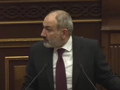 Ի՞նչ եք գոռում. հրաժարականի մասին հարցը հավասարակշռությունից հանեց Փաշինյանին