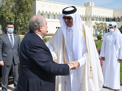 Armenia President meets with Emir of Qatar