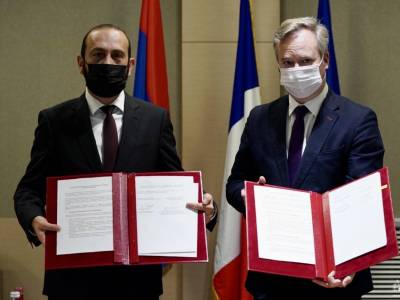 Armenia FM, France Secretary of State sign 'Roadmap for Armenian-French Economic Cooperation'