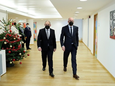 Armenia's Pashinyan, Charles Michel express hope for effective meeting with Aliyev (PHOTOS)