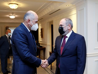 Armenian, Slovenian premiers confer on Armenia-EU relations