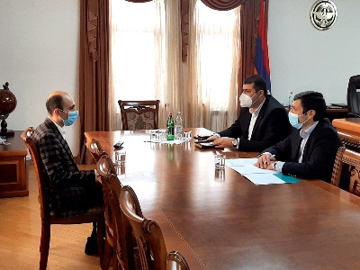 Արցախի պետնախարարը Հայ Օգնության Ֆոնդի ներկայացուցչի հետ քննարկել է առողջապահական որոշ ծրագրեր